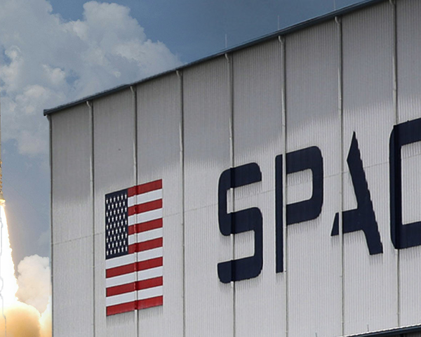 SpaceX Considers Nasdaq Listing as Its Valuation Approaches $1.75 Trillion